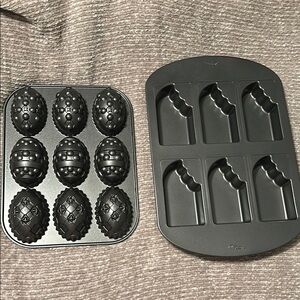 Wilton Black Cake Pan Set